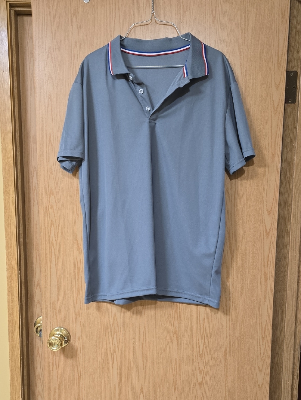 Men's Gray Polo Shirt with Contrasting Collar